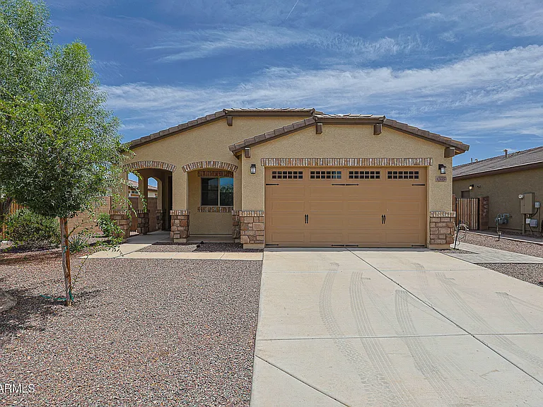 17435 W Laurie Ln — Photo 2