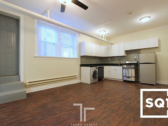 2nd image of 2129 N Dayton St APT 307
