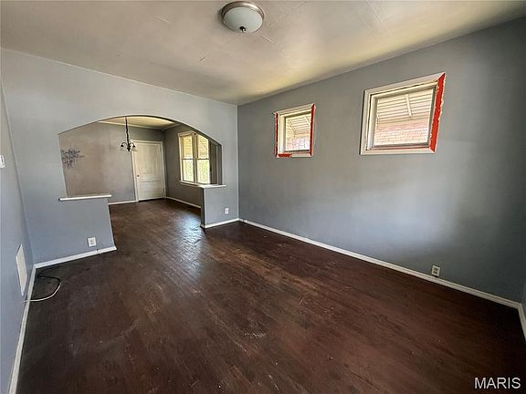 4th image of 3932 Schiller Pl