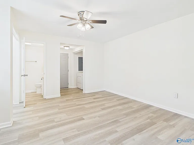 2106 Levert St NE — Photo 8