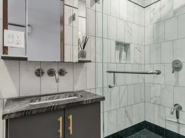 121 East 37th Street image 7 of 7