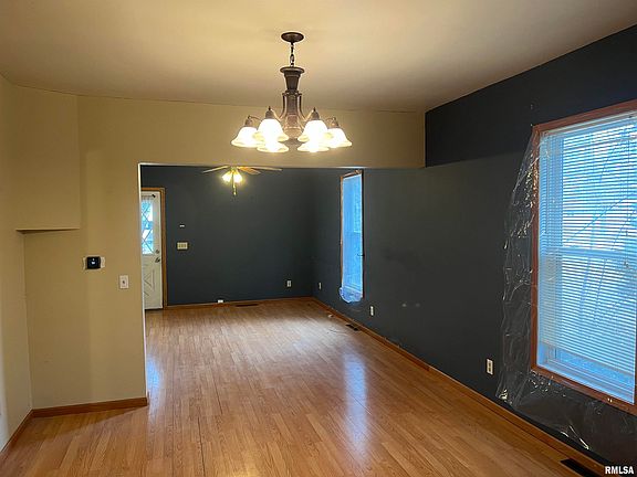 3rd image of 603 W Woodbury St