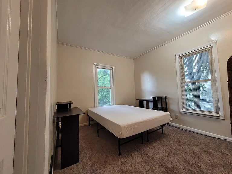 90 Conklin Ave — Photo 5