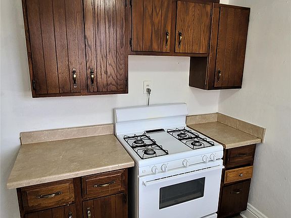 5th image of 139 N Ash St