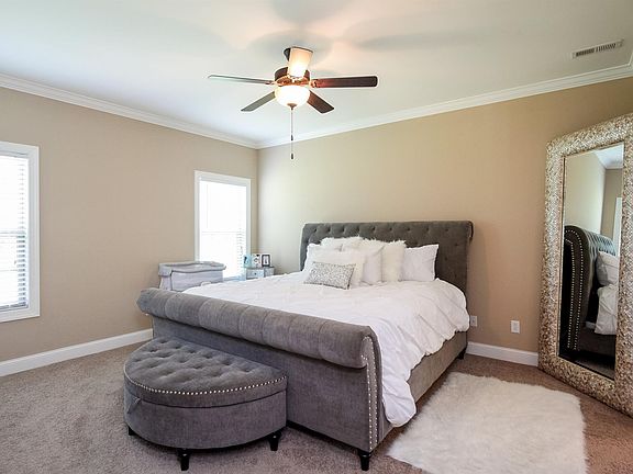 2nd image of 1043 Laramie Ct