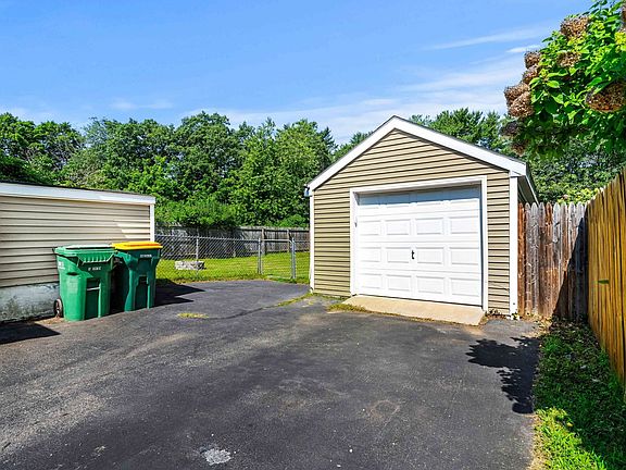 3rd image of 28 Mcduffee Street