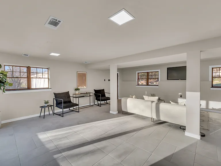 1011 Washington Ave S — Photo 13