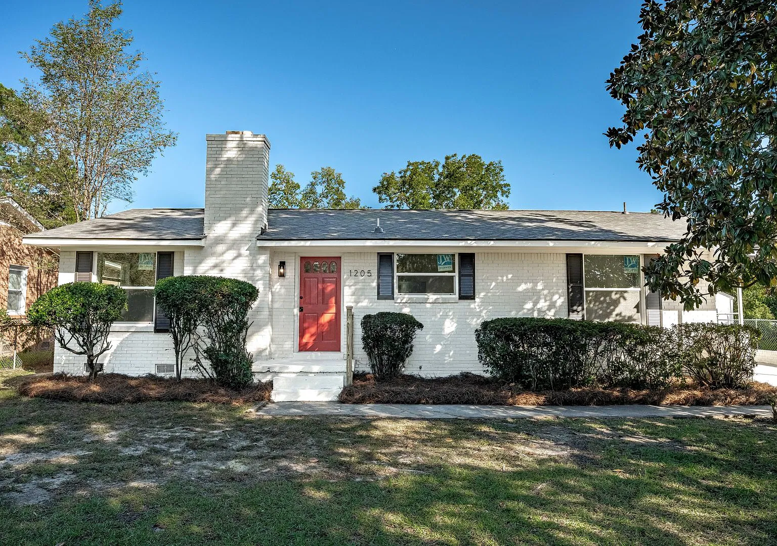 Beautifully Updated 3-Bedroom Home with Fenced Backyard Northeast Columbia! — Photo 1