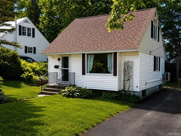 711 Reid St, Fredericton, NB E3B 3V6