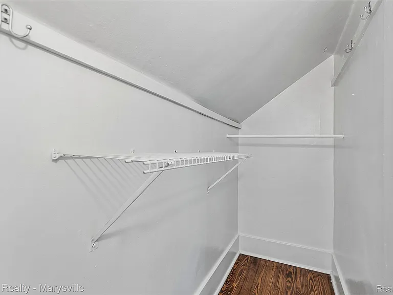 504 Clinton Ave — Photo 24