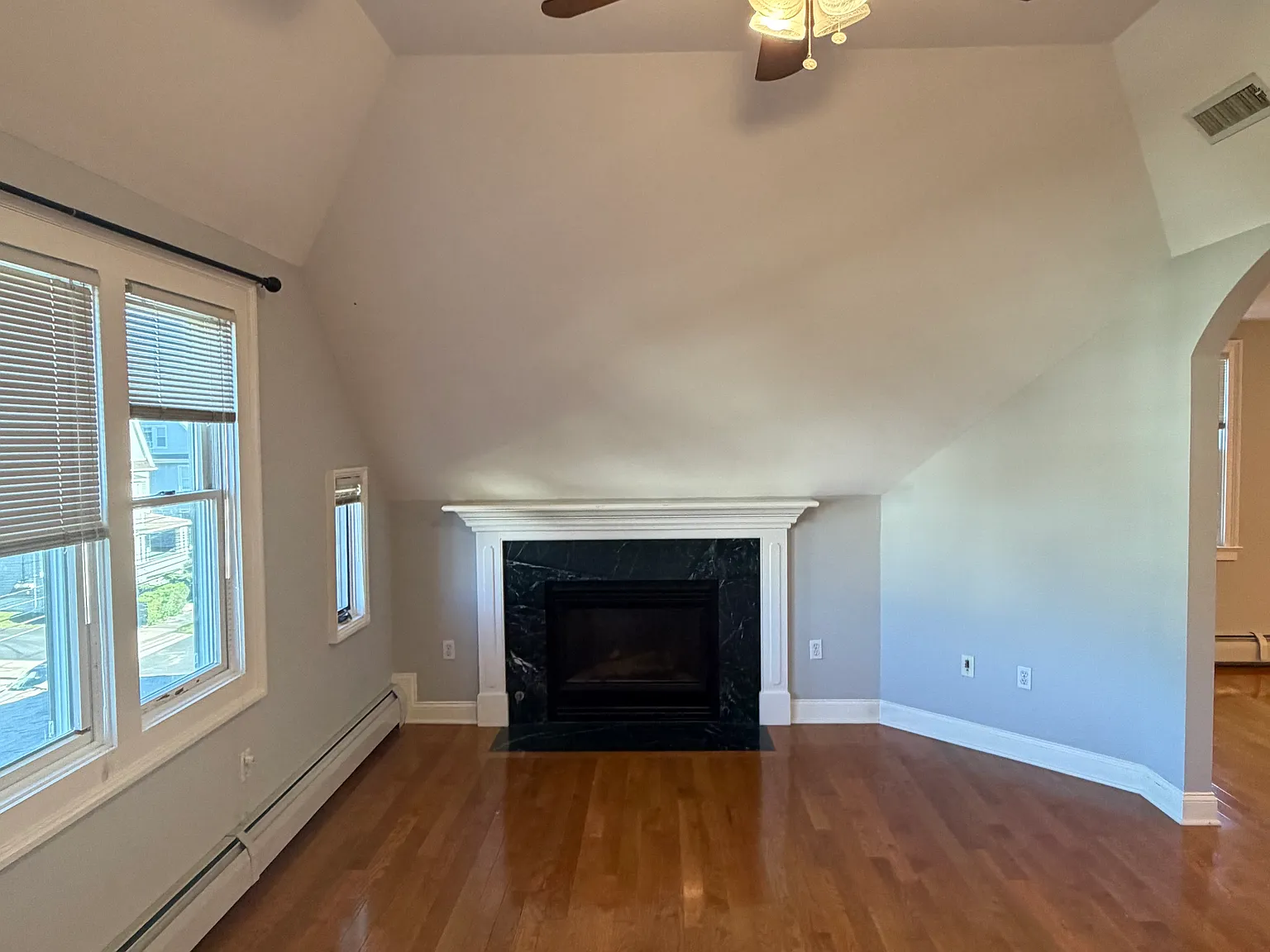 2 bed, 1100 sqft, $2,400 — Photo 2