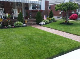 152 E Dover St, Valley Stream, NY 11580