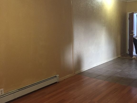3rd image of 21501 Jamaica Ave