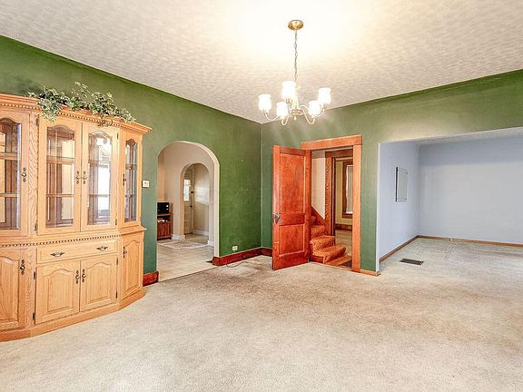 2nd image of 404 Cedar St