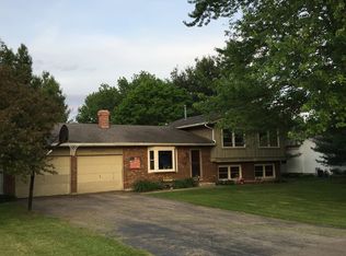 5467 S Mill Pond Rd, Rochelle, IL 61068