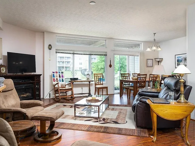 5667 Dockside Dr — Photo 4