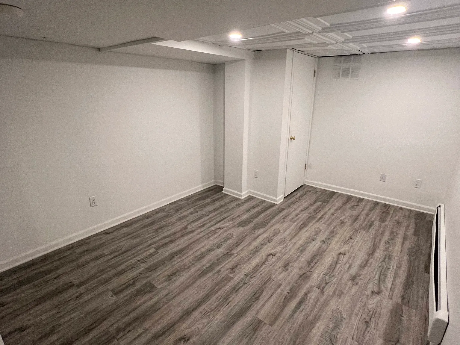 4 bed, 3500 sqft, $700 — Photo 2