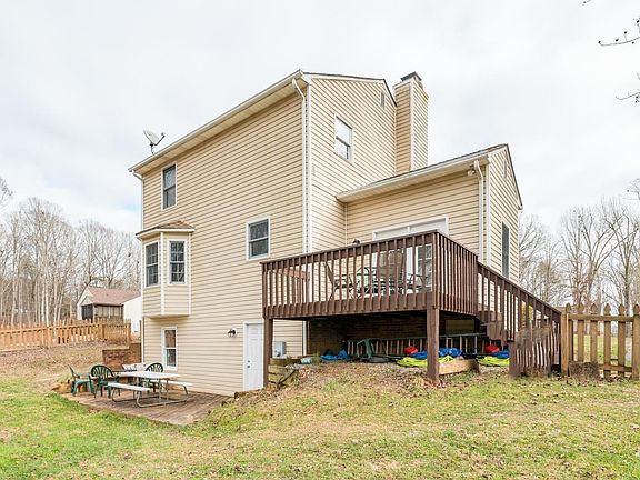5th image of 203 Fox Creek Dr