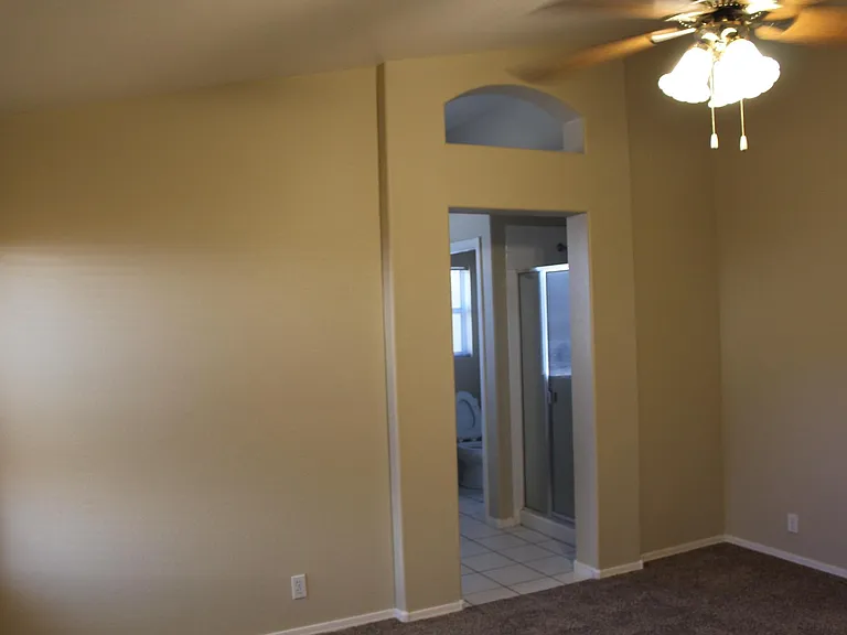 807 W Kesler Ln — Photo 10