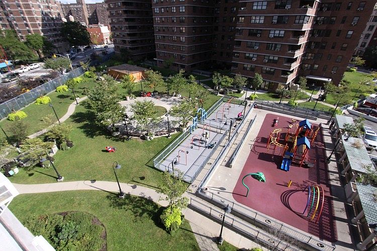 2nd image of 417 Grand St APT 504