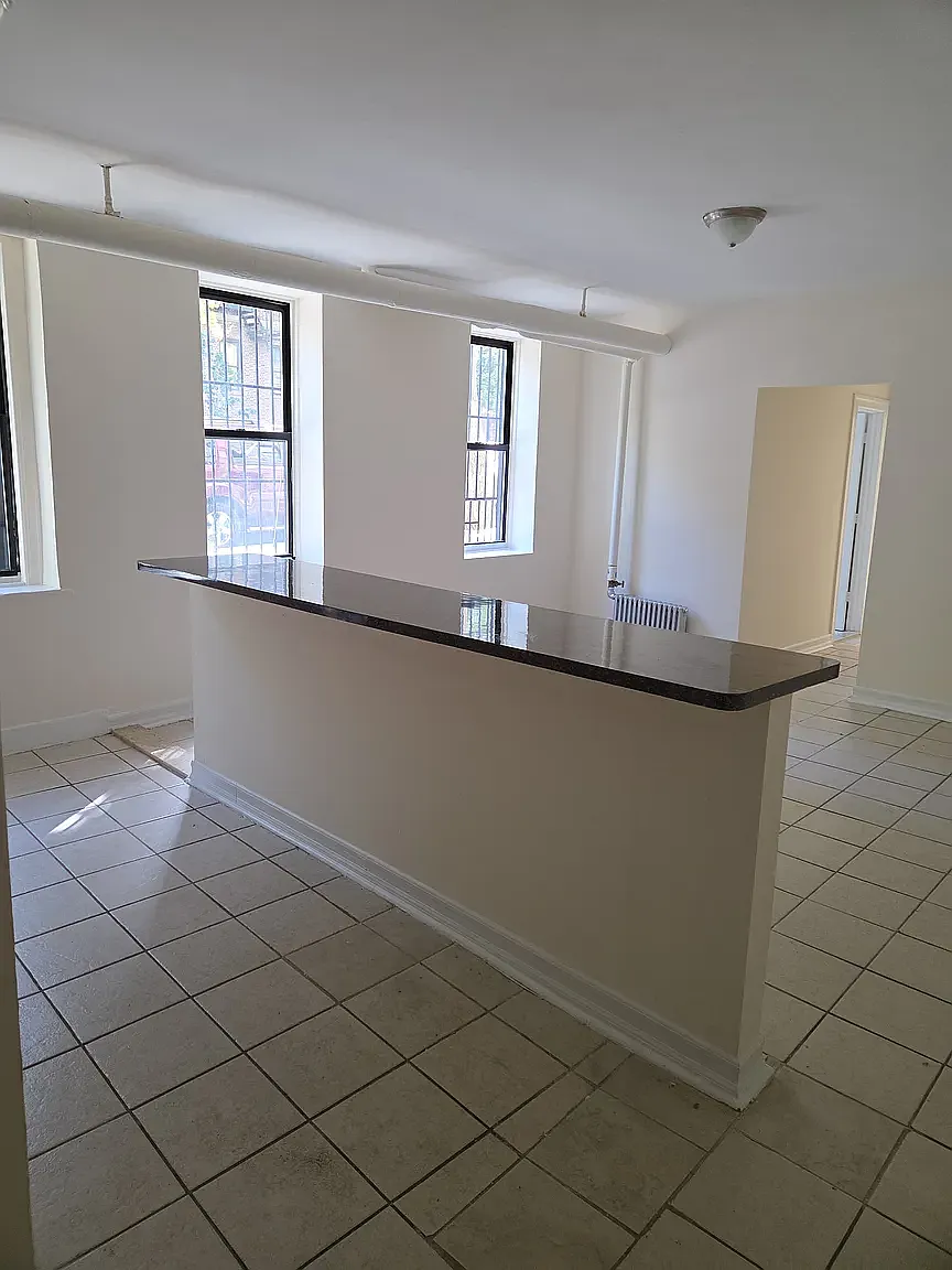 88 Seaman Avenue — Photo 2