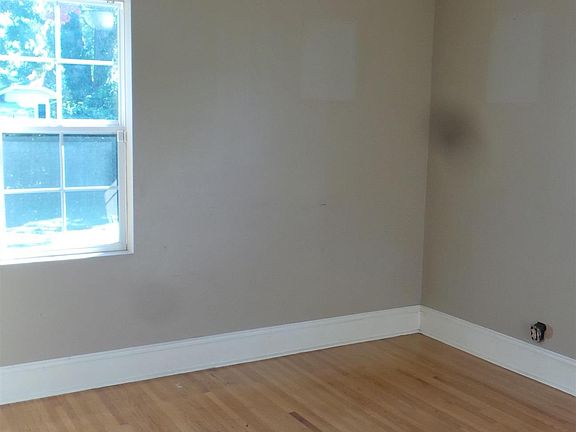 5th image of 1622 Canton St