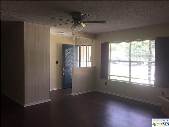 3rd image of 1306 Tulip Ln