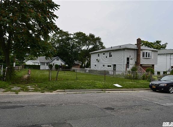 4th image of 251 Cornell St