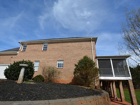 4th image of 1201 Lake Meadow Ln