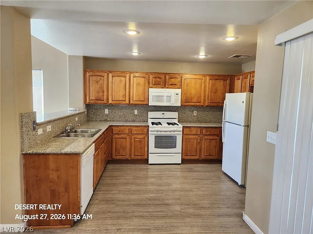 3 bed, 2.5 bath, 1650 sqft, $1,926 — Photo 4