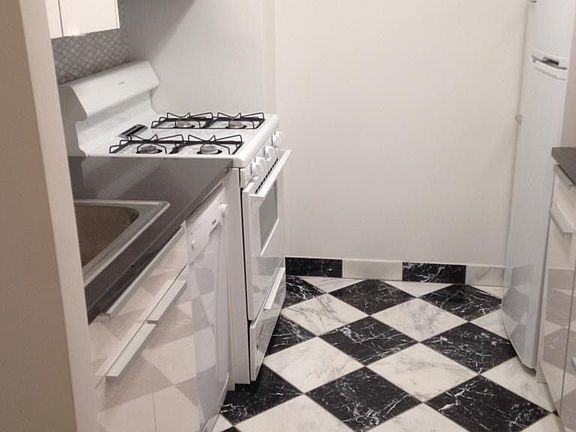 4th image of 155 W 68th St APT 525