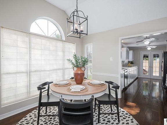 4th image of 3305 Beauvoir Pl
