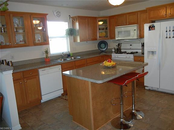 4th image of 17800 Engle Ct