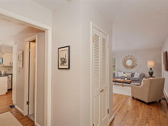 3rd image of 495 Hillside Ln