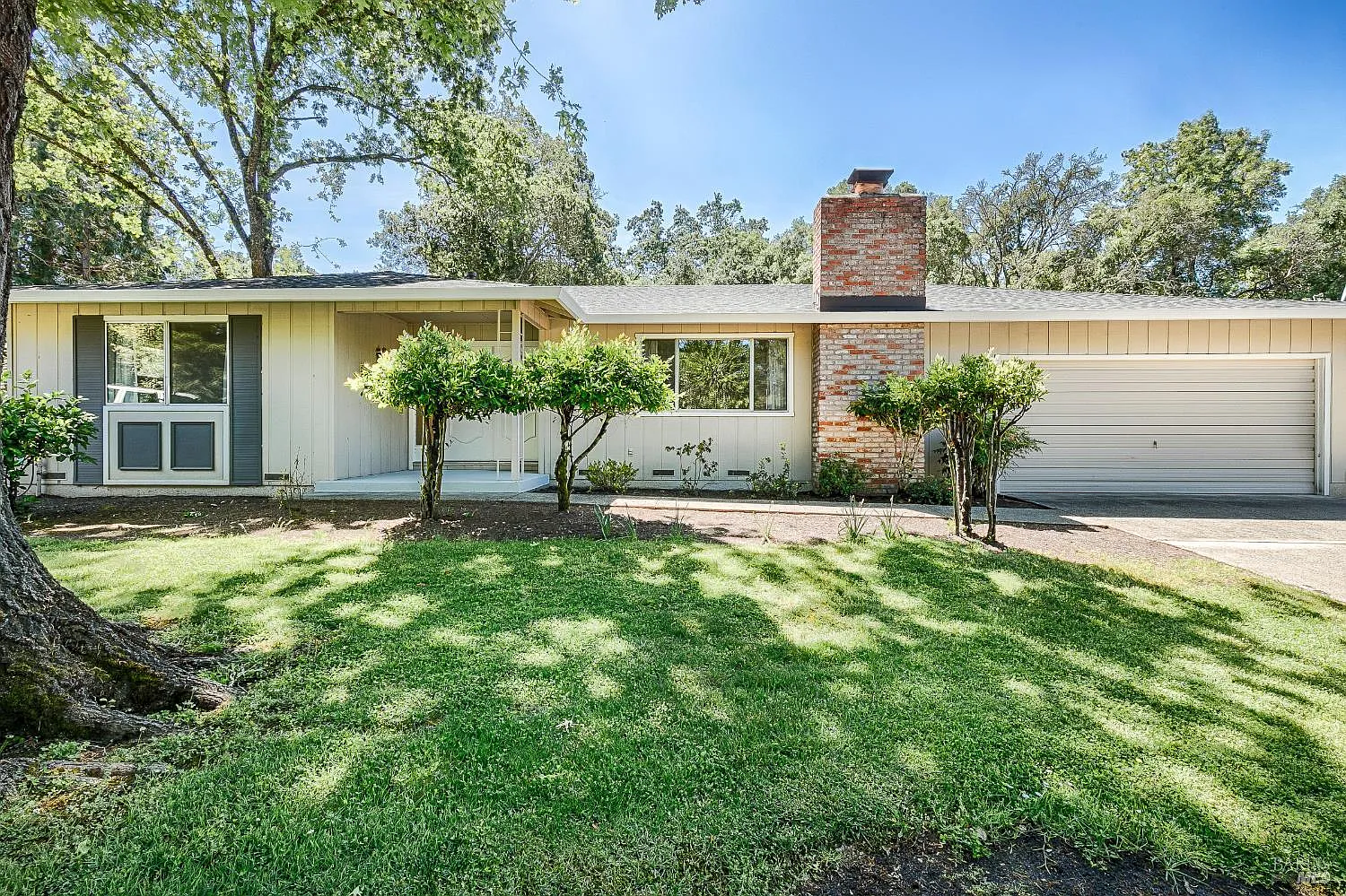 6487 Meadowridge Court - Photo 2