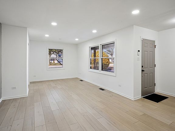 2nd image of 4045 Richmond Ct