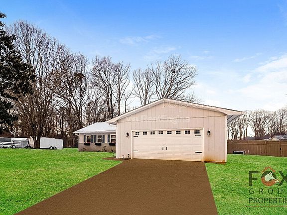 4th image of 305 Camelot Dr