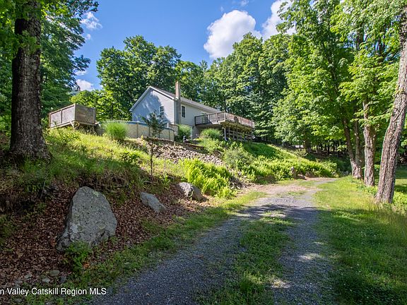 3rd image of 90 Jomar Lane
