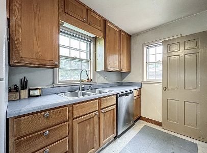 2nd image of 234 S Franklin Ave