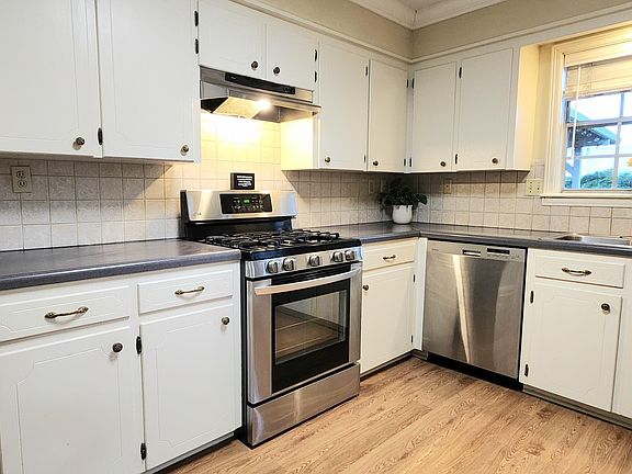 5th image of 417 Elmwood Dr