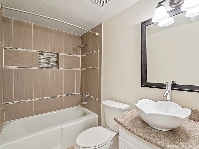901 E Hearn Rd — Photo 26