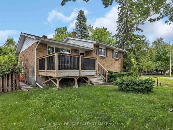 841 Balsam Dr, Ottawa, ON K1E 1B8