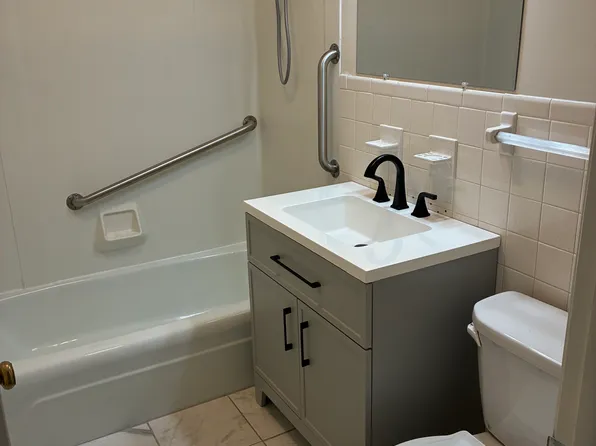 14 Hatfield St, Northampton, MA 01060