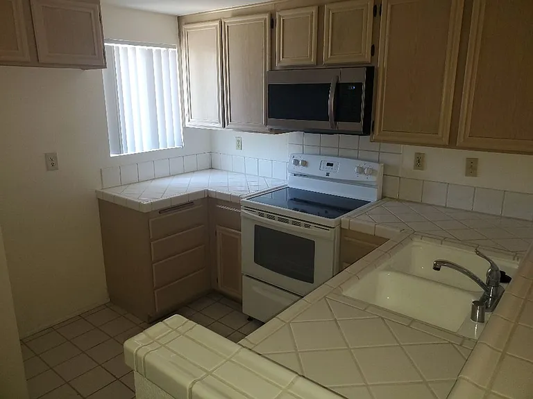 2208 Kings View Cir — Photo 8