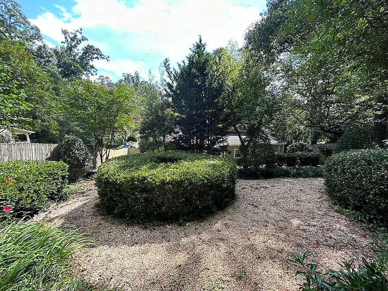 2461 Lyndhurst Ave — Photo 65