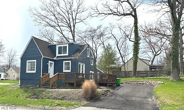 261 Maplecrest St SW photo 1