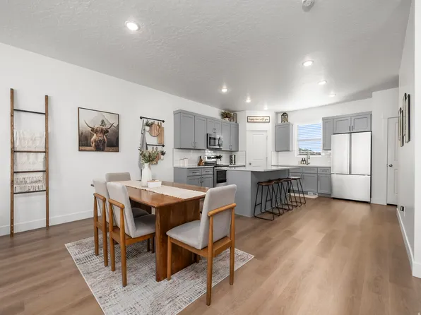 714 E Garden Grove Dr, Eagle Mountain, UT 84005