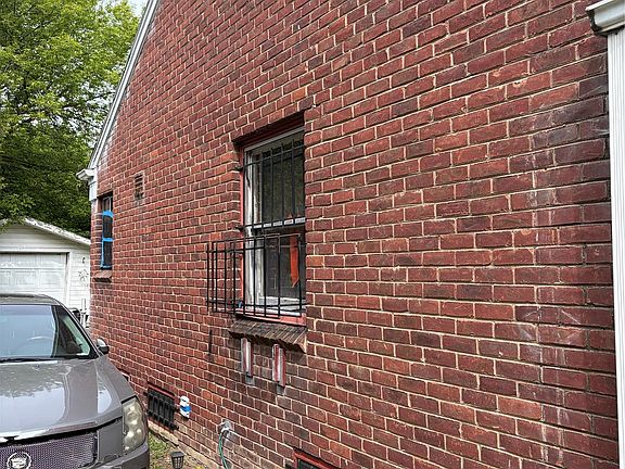 4th image of 10071 Vaughan St