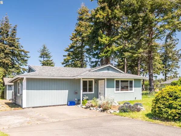 1135 1st St NE, Bandon, OR 97411