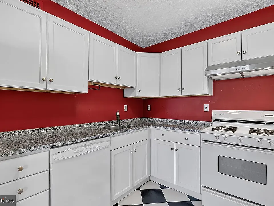 1 bed, 981 sqft, $1,900 — Photo 4